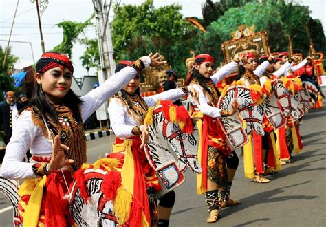 Tari Daerah Indonesia: Kuda Lumping - Jawa