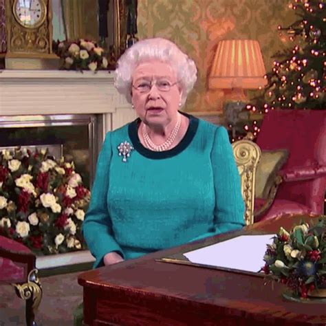Queen Queen Elizabeth GIF - Queen Queen Elizabeth Elizabeth II - Discover & Share GIFs