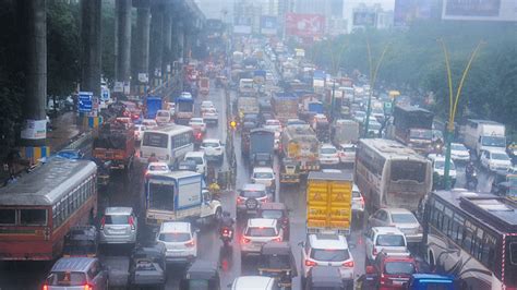 5-hour jam on Mumbai-Nashik Highway and potholes lead to heated debate ...