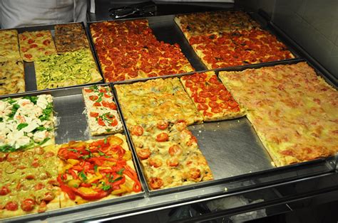 PIZZA AL TAGLIO - Traditional Roman Street Food - Monti food Tour