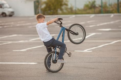 Top 5 BMX Tricks for Beginners to Master - Bike A Ton