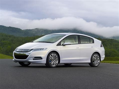 ASIMO Presents Honda Insight Hybrid at Geneva - autoevolution