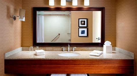 Hotel Suites Pittsburgh | Sheraton Pittsburgh Hotel at Station Square