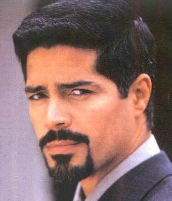 Celebrity Heights: Esai Morales Height