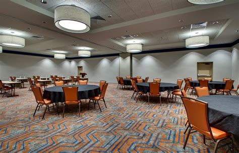 Drury Inn & Suites Iowa City Coralville Meetings Room - Drury Hotels