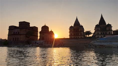 Unlocking the Charms of Orchha Fort - Poser on Tour