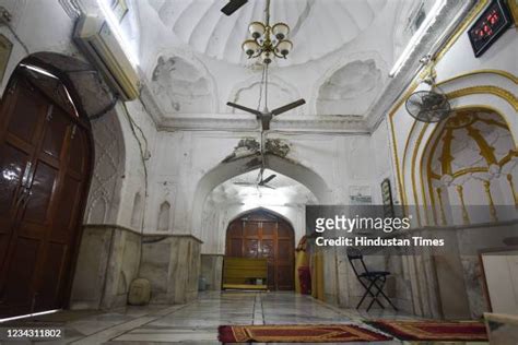 15 Sunehri Masjid Chandni Chowk Stock Photos, High-Res Pictures, and Images - Getty Images