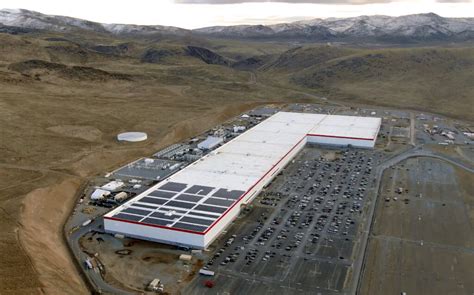 Super Factories Takes a Closer Look at Gigafactory Nevada's Battery ...