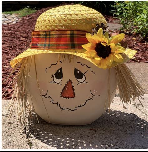 Scarecrow | Fall halloween crafts, Fall halloween decor, Fall decor diy crafts