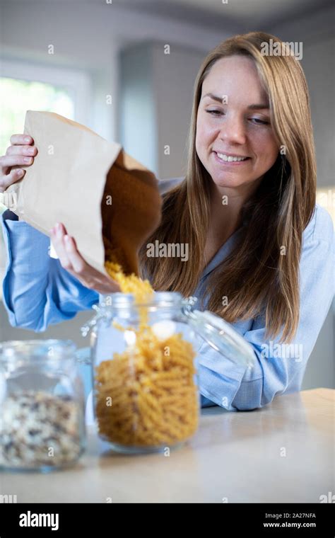 Plastic bag free hi-res stock photography and images - Alamy