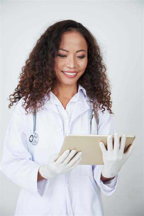 Female doctor with digital tablet – International Institute of Sleep