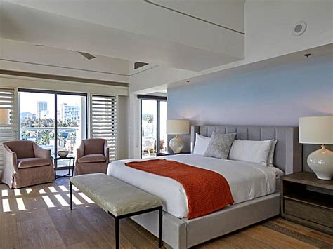 20 Hotel Rooms with Balcony or Private Terrace in Los Angeles