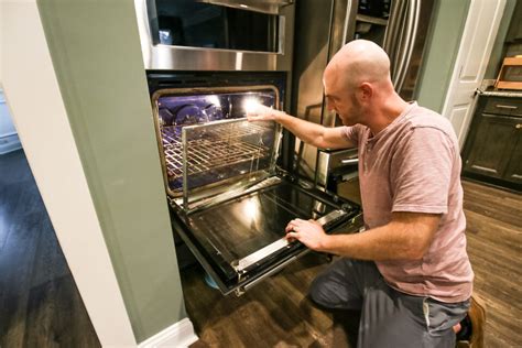 How to clean the inside of an oven door