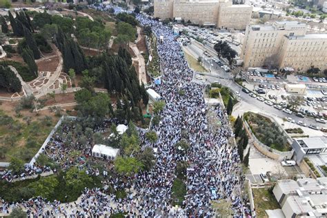 Here's why Israelis are protesting Benjamin Netanyahu's judicial ...