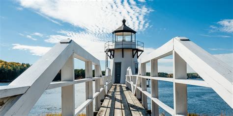 3 Beautiful Lighthouses on the Maine Coast to See - Grey Havens Inn