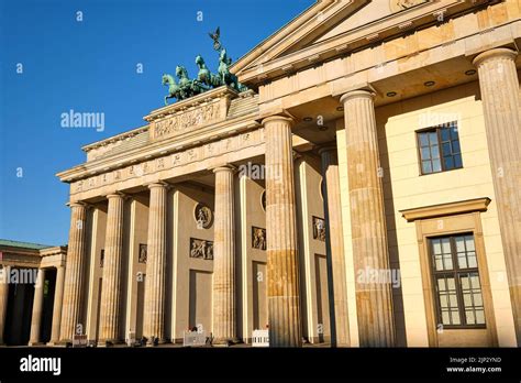 brandenburg gate, quadriga statue, brandenburg gates, quadriga statues ...