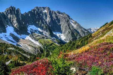 Autumn in the North Cascades – AdventuresNW