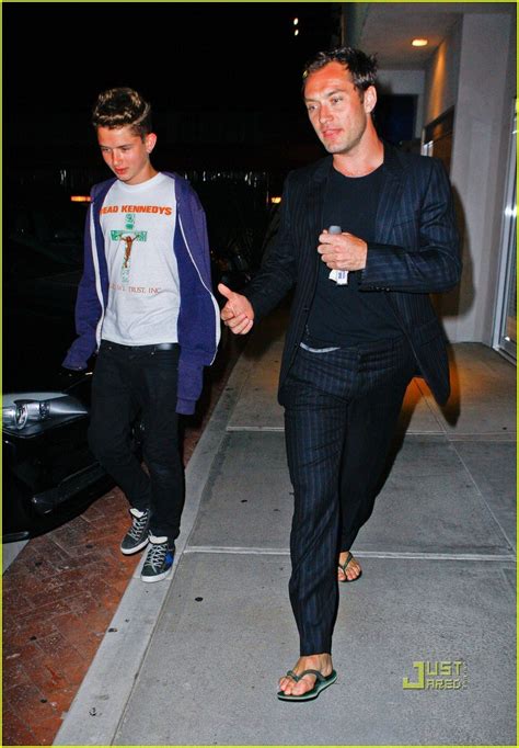 Jude Law: Out to Dinner with Rafferty!: Photo 2533652 | Celebrity ...