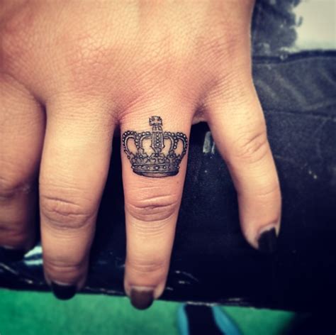 Crown on finger by Isaiah Negrete Crown Tattoos For Women, Finger Tattoo For Women, Finger ...