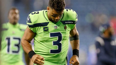 Russell Wilson injury update: Seahawks QB out 4-8 weeks after finger ...