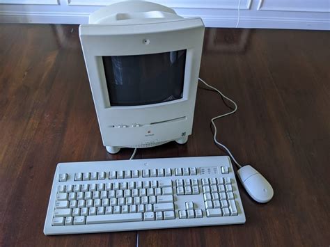 jonandnic dot com - Macintosh Color Classic