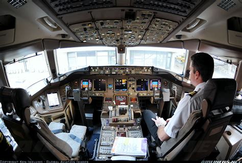 Boeing 777-224/ER - United Airlines | Aviation Photo #2062381 | Airliners.net