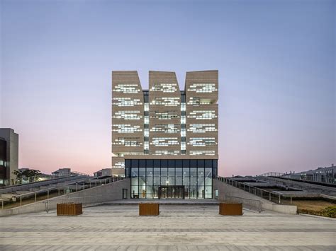 Library of China University of Geosciences Wuhan Future City Campus, China by TJAD - 谷德设计网