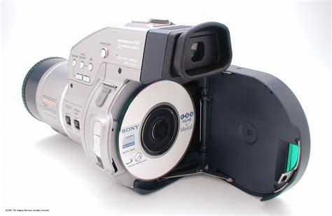 Digital Cameras - Sony Mavica MVC-CD1000 "First Look" Camera Review