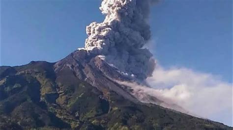 Gunung merapi meletus hari ini 21 Juni 2020 - YouTube