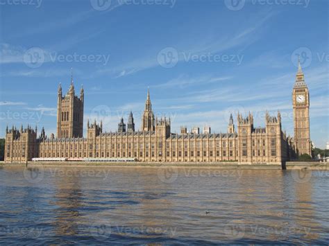 Houses of Parliament 3217751 Stock Photo at Vecteezy