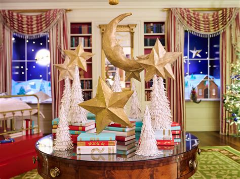 HGTV's 'White House Christmas 2023' Creators Came Up With the Best DIY ...