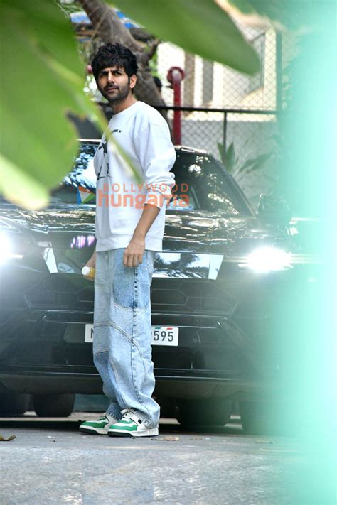 Photos: Kartik Aaryan and Sidharth Malhotra snapped at Maddock Films ...