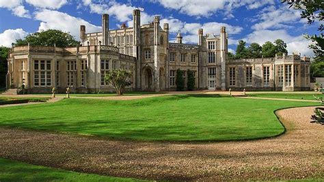 Highcliffe Castle closes for major restoration - BBC News