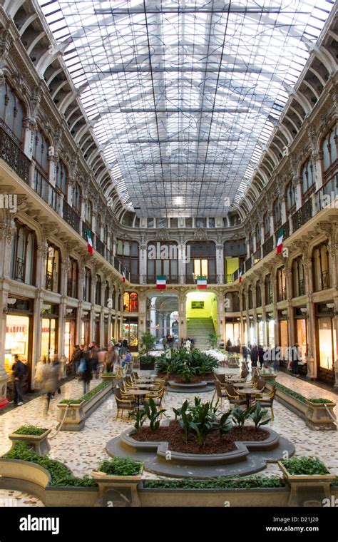 Passaggio per lo shopping, il centro storico di Torino, Torino, Piemonte, Italia Foto stock - Alamy