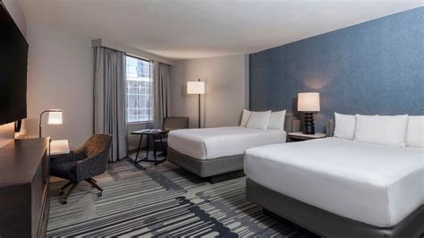 Hotel Rooms & Suites in Downtown Houston | Hyatt Regency Houston