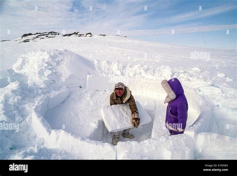 Eskimo in igloo hi-res stock photography and images - Alamy