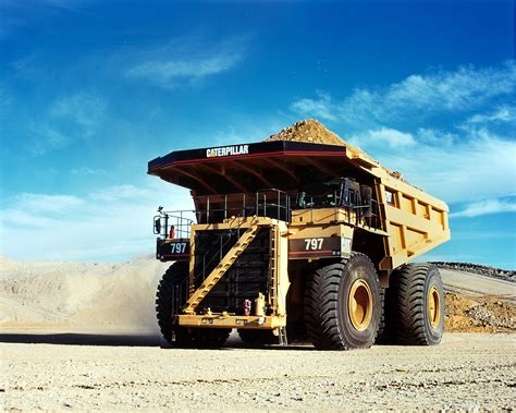 Extreme Machines: Caterpillar 797B – The biggest dumptruck in the world