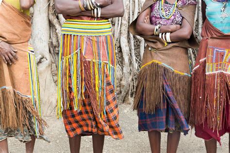 What Are The Types Of Costumes For African Dances?