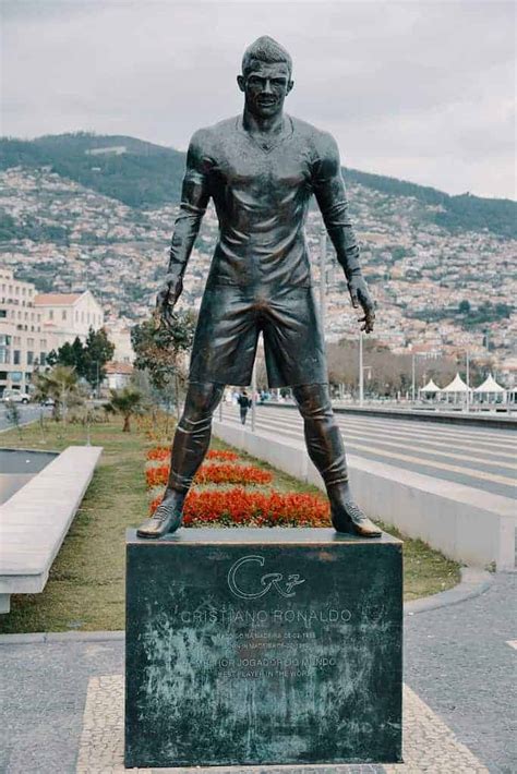 Ronaldo Statue Madeira / Bizarre Cristiano Ronaldo bust unveiled as ...