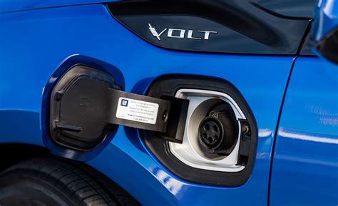 2017 Chevrolet Volt Exterior View Charge Port Gallery (Photo 14 of 16)