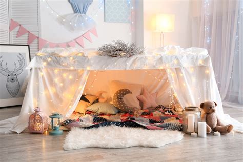 Learn How to Build a Blanket Fort for a Fun Indoor Hideaway | NewFolks