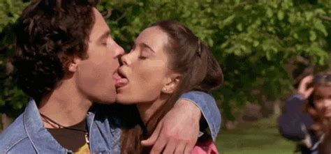 kiss | GIF | PrimoGIF