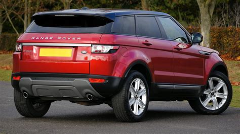 Red Land Rover Range Rover · Free Stock Photo