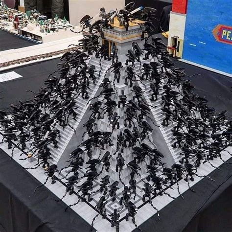 Pin by Andy Airil on Alien Vs Predator | Lego creative, Amazing lego ...