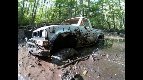 RC Mudding 4x4 SCX10 Deep Bogging Winch Fails! Buried In Mud! RCFRENZY - YouTube