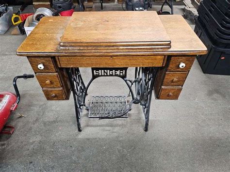 TREADLE SEWING MACHINE CABINET - Isabell Auction