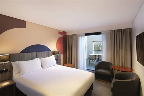 Deluxe Queen Room with Balcony | Sydney Accommodation | Sydney Hotel