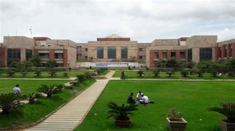 BITS Hyderabad Genuine Reviews on Placements, Courses, Faculty & Facilities