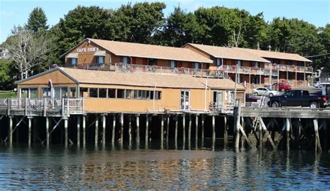 Cap'n Fish's Waterfront Inn — Boothbay Harbor Hotels — Maine.com