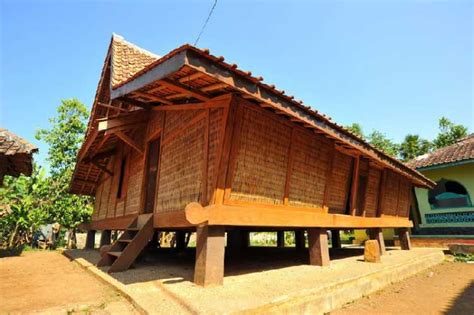 rumah adat sunda adalah Adat kampung sunda sederhana pedesaan parahu ...